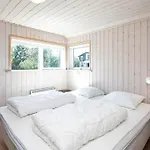 Semesterbostad 4 Star Holiday Home In Vaeggerlose Bøtø By