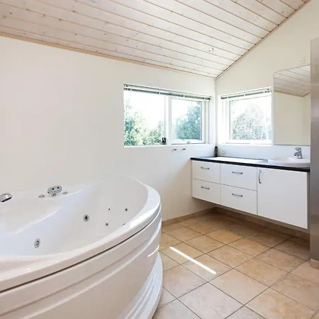 4 Star In Vaeggerlose * Bøtø By