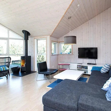 9 Person In Vaeggerlose-by Traum *