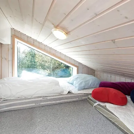 9 Person In Vaeggerlose-by Traum